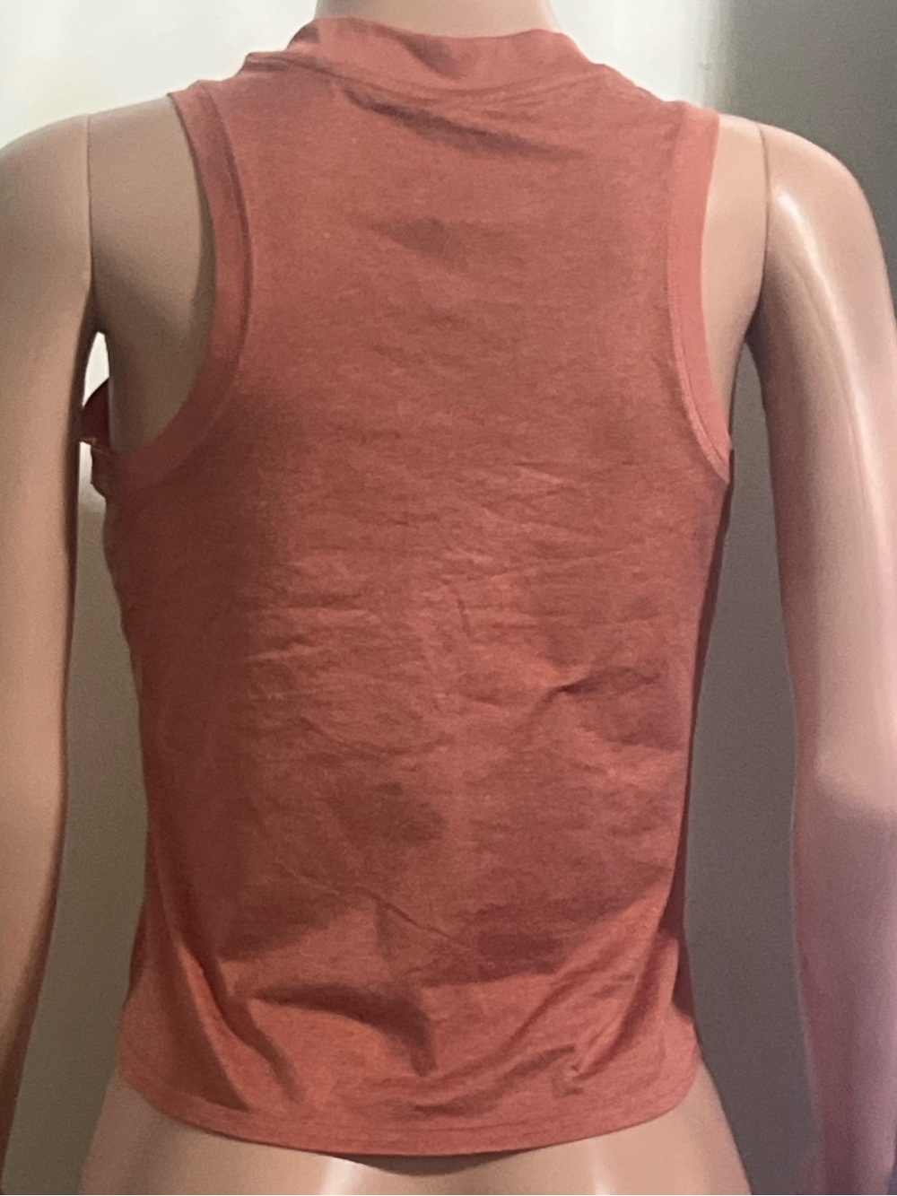 VUORI Women's Rust Muscle Tee - Sleeveless Crop Tank - Picture 4 of 7